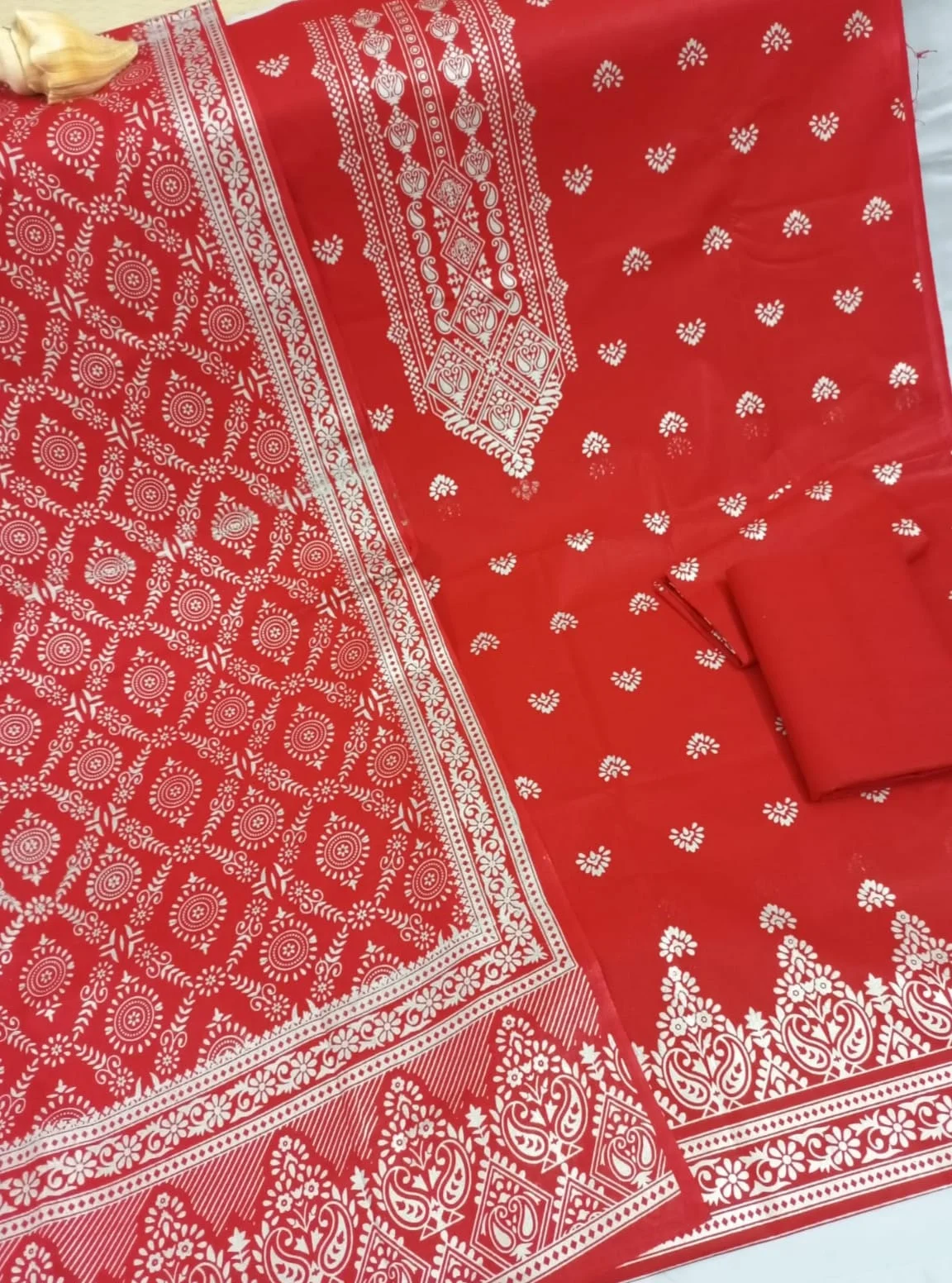 কাতান স্ক্রিন প্রিন্ট থ্রি পিস (সাদা গ্লিটার)--7740